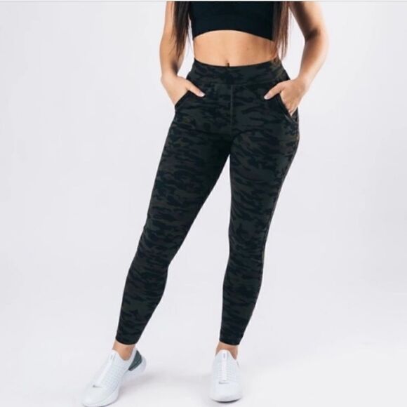 Alphalete Pro Elite Green Camo Jogger Pants - Picture 2 of 15